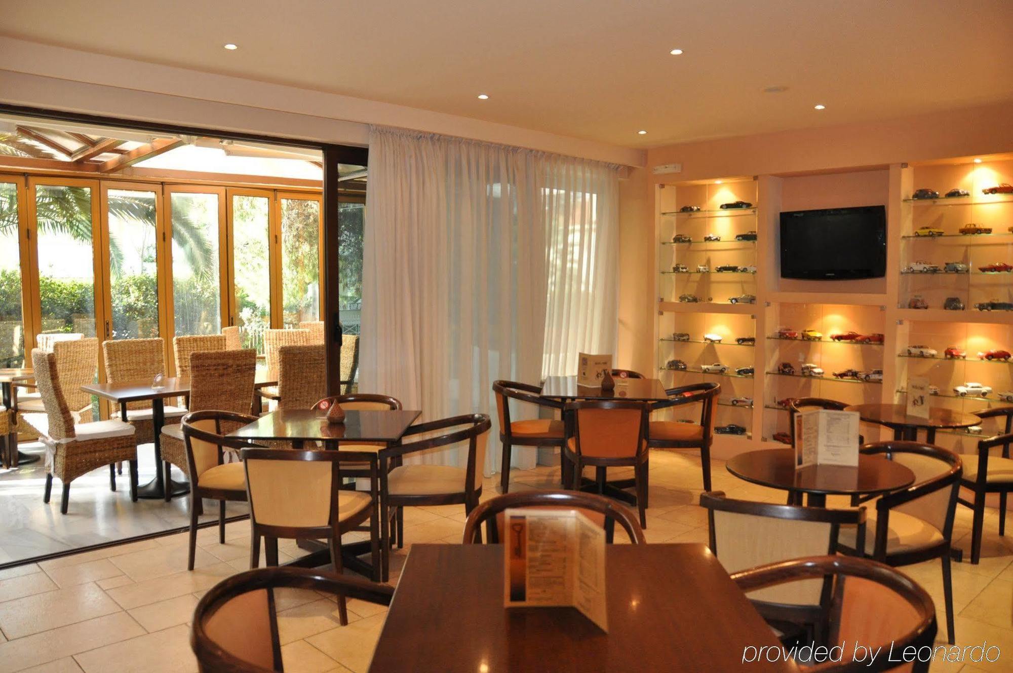 Hotel Chris Athen Restaurant billede